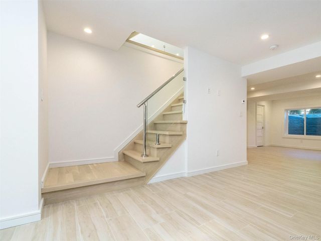 27 Pine Street, Port Washington, NY 11050