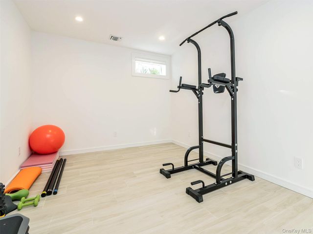 27 Pine Street, Port Washington, NY 11050