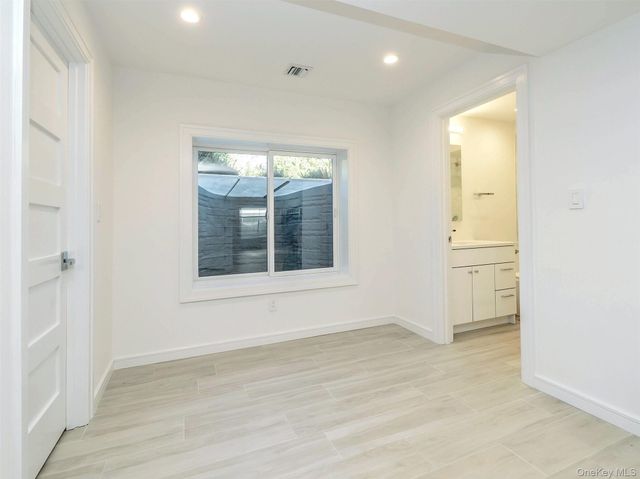 27 Pine Street, Port Washington, NY 11050