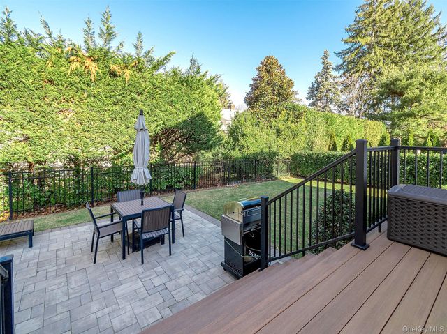 27 Pine Street, Port Washington, NY 11050