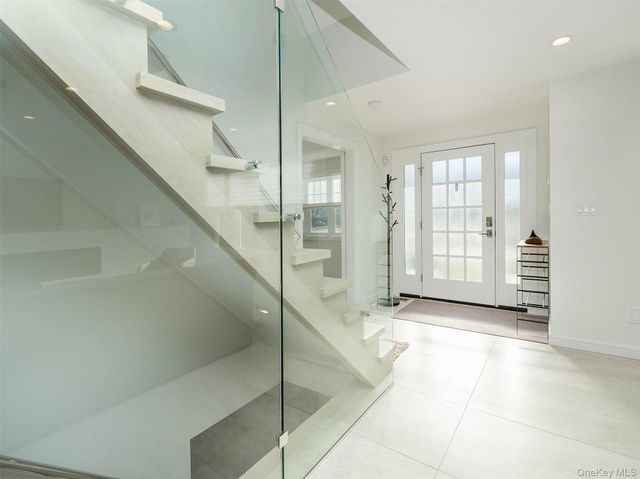27 Pine Street, Port Washington, NY 11050