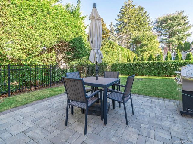 27 Pine Street, Port Washington, NY 11050