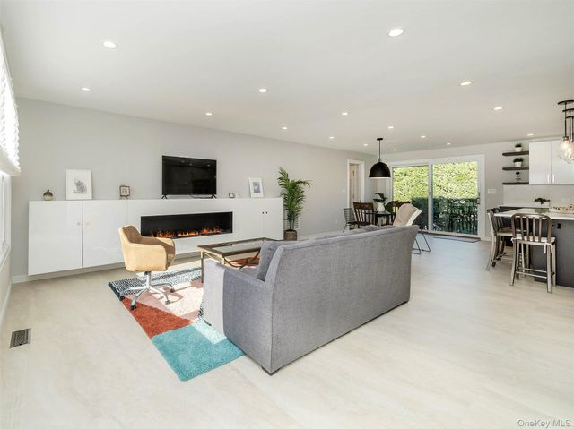 27 Pine Street, Port Washington, NY 11050
