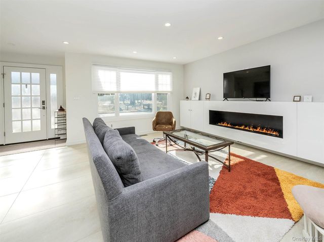 27 Pine Street, Port Washington, NY 11050