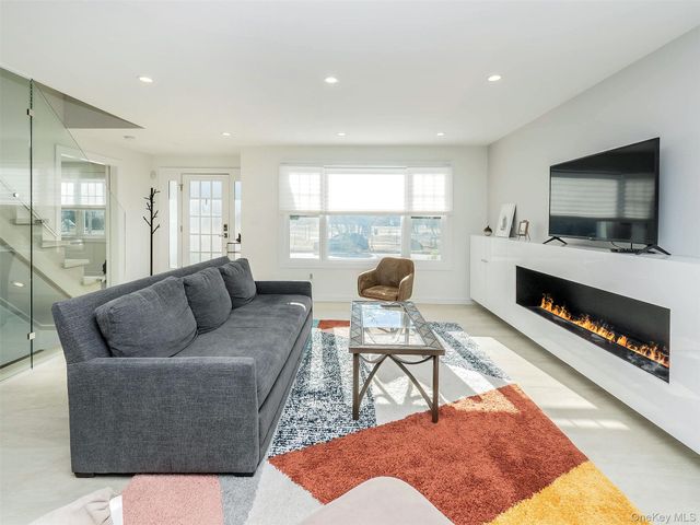 27 Pine Street, Port Washington, NY 11050