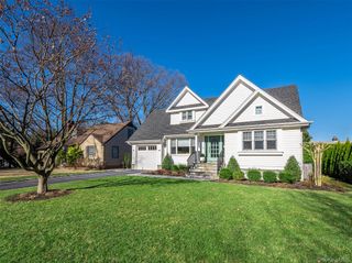 27 Pine Street, Port Washington, NY 11050