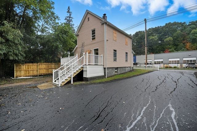 934 Main St, Holyoke, MA 01040