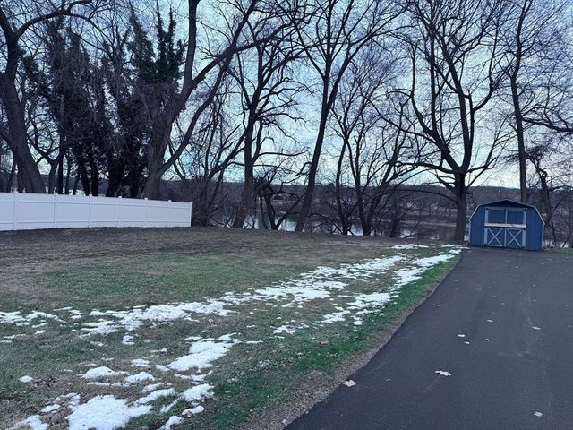 934 Main St, Holyoke, MA 01040