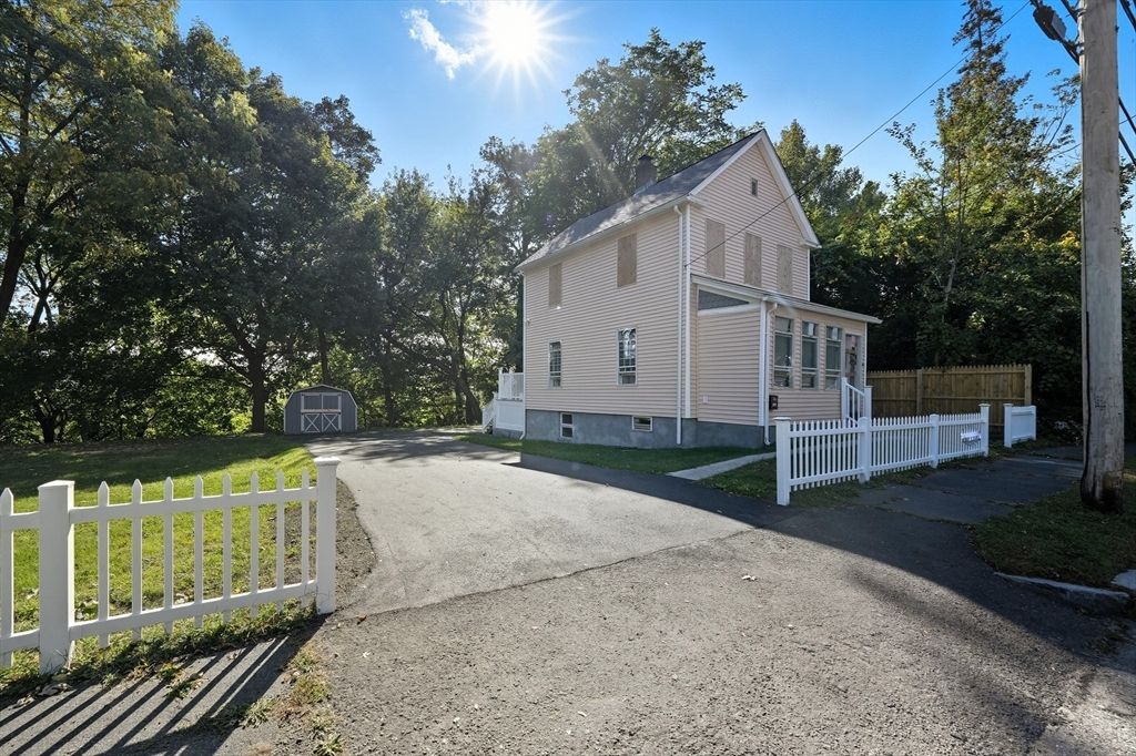 934 Main St, Holyoke, MA 01040