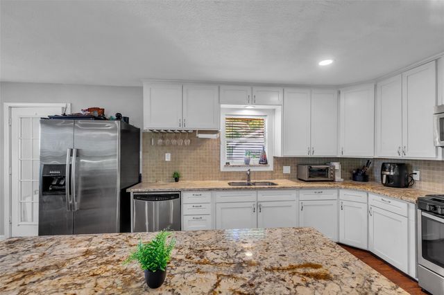 2521 Texas Avenue, Pearland, TX 77003