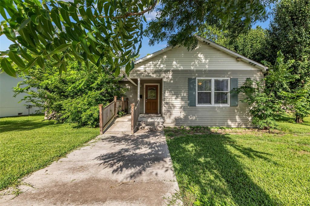 2521 Texas Avenue, Pearland, TX 77003