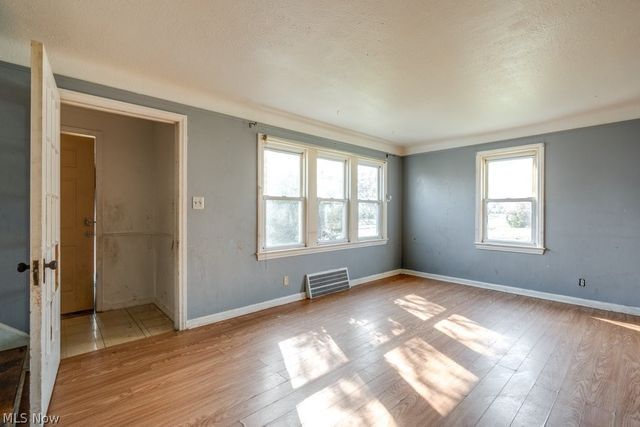 860 E 232nd Street, Euclid, OH 44123