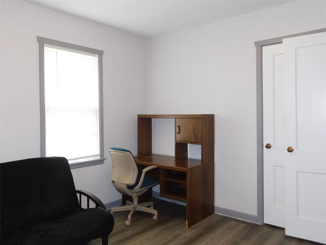 2004 S 3rd Avenue E, Newton, IA 50208