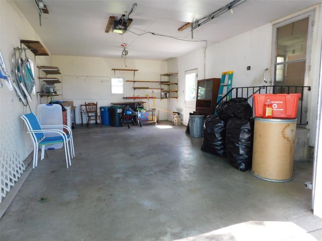 2004 S 3rd Avenue E, Newton, IA 50208
