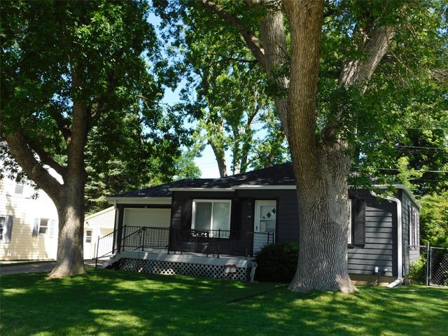 2004 S 3rd Avenue E, Newton, IA 50208
