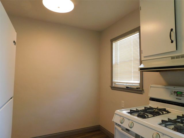 2004 S 3rd Avenue E, Newton, IA 50208
