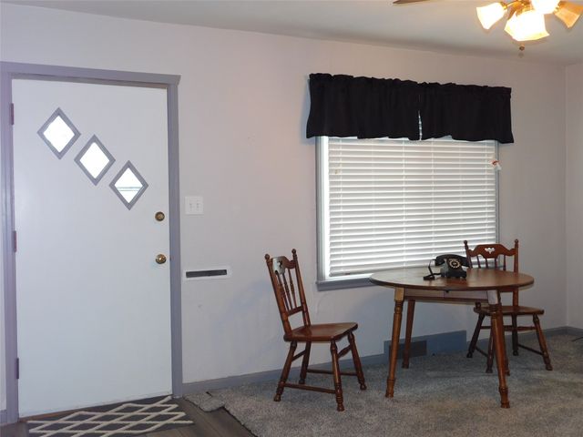 2004 S 3rd Avenue E, Newton, IA 50208