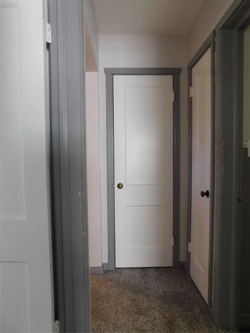 2004 S 3rd Avenue E, Newton, IA 50208
