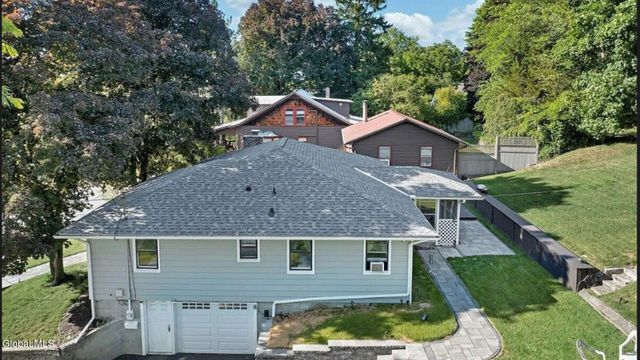 84 Worth Avenue, Hudson, NY 12534