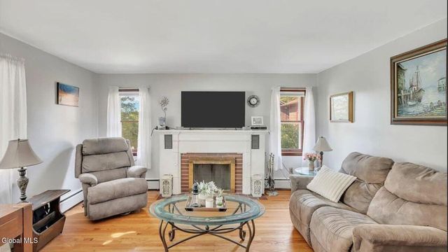 84 Worth Avenue, Hudson, NY 12534