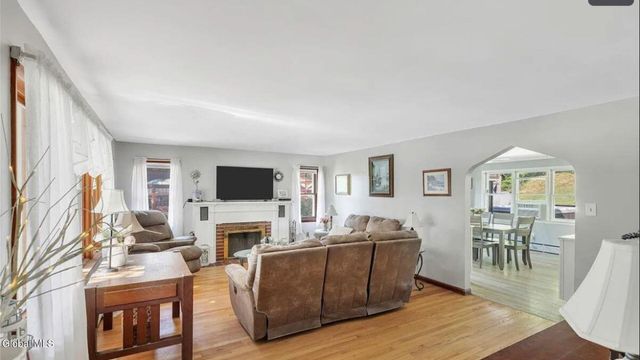 84 Worth Avenue, Hudson, NY 12534