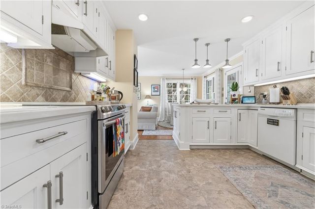 808 Springhouse Court, Kernersville, NC 27284