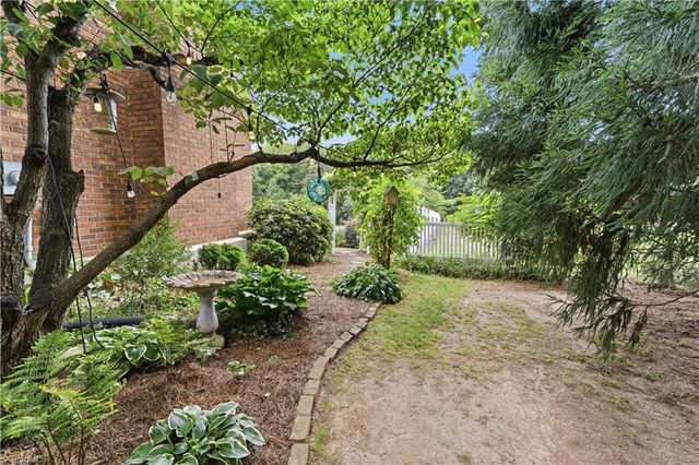 808 Springhouse Court, Kernersville, NC 27284