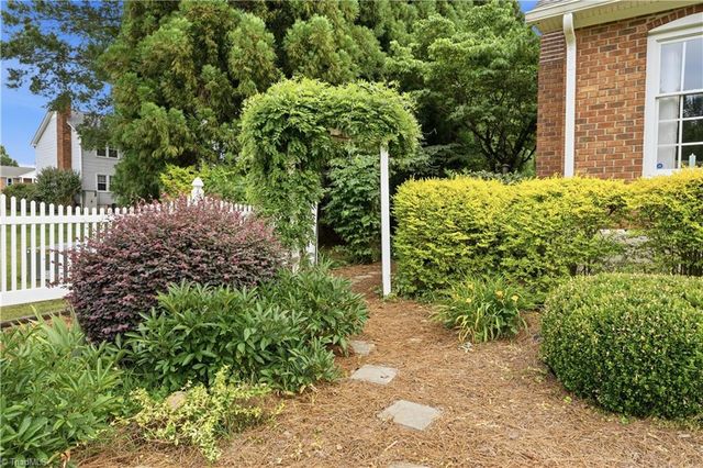 808 Springhouse Court, Kernersville, NC 27284