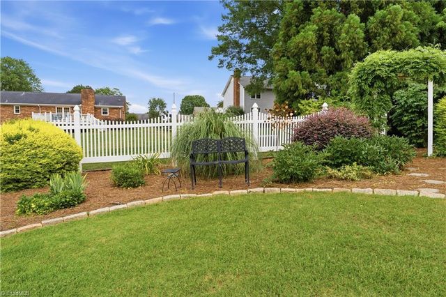808 Springhouse Court, Kernersville, NC 27284