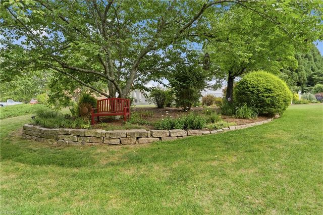 808 Springhouse Court, Kernersville, NC 27284