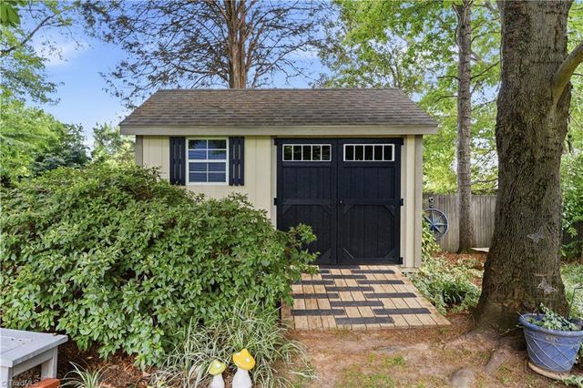 808 Springhouse Court, Kernersville, NC 27284