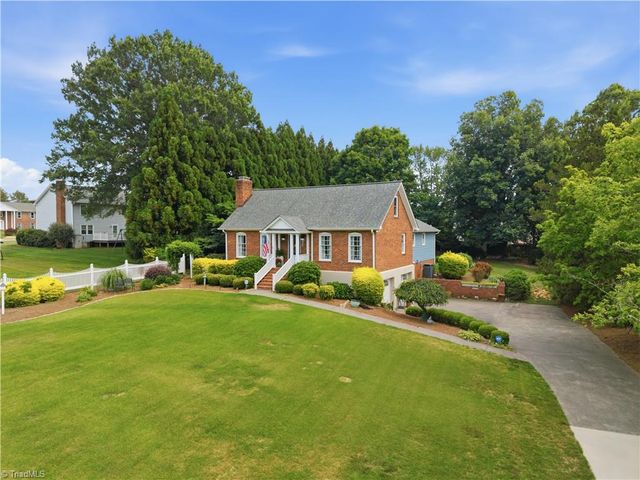 808 Springhouse Court, Kernersville, NC 27284