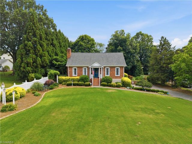 808 Springhouse Court, Kernersville, NC 27284