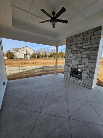 23920 W 112th Terrace, Olathe, KS 66061