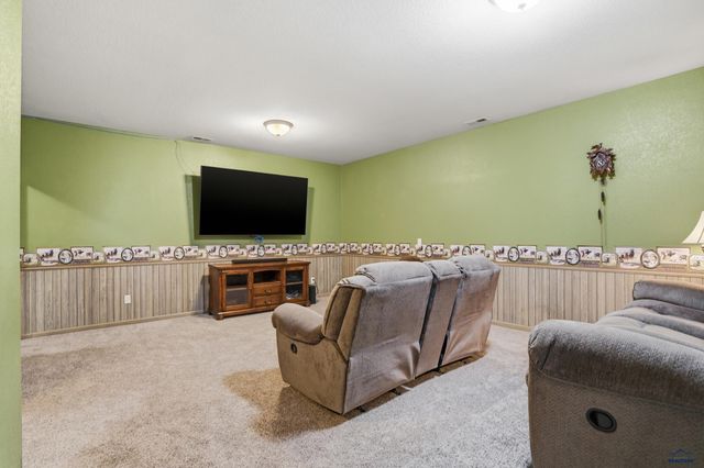 7230 CASTLEWOOD DR, Summerset, SD 57719