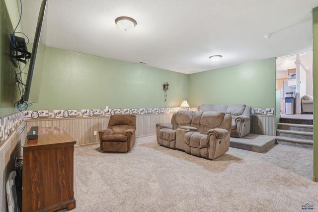 7230 CASTLEWOOD DR, Summerset, SD 57719