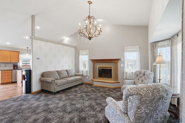 7230 CASTLEWOOD DR, Summerset, SD 57719