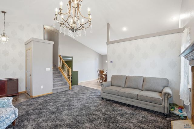 7230 CASTLEWOOD DR, Summerset, SD 57719