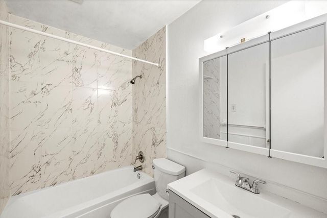 4811 Hannas Reef Drive, Bacliff, TX 77518