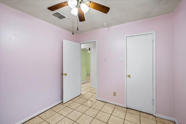 4811 Hannas Reef Drive, Bacliff, TX 77518