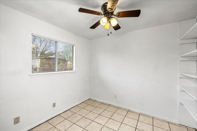 4811 Hannas Reef Drive, Bacliff, TX 77518