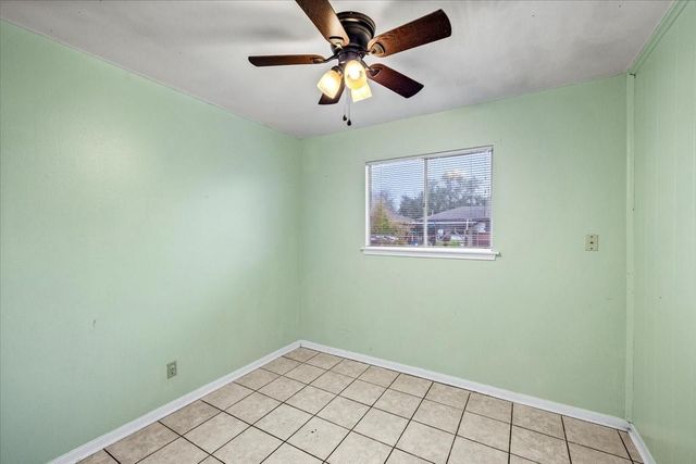 4811 Hannas Reef Drive, Bacliff, TX 77518