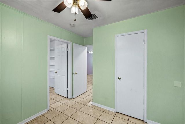 4811 Hannas Reef Drive, Bacliff, TX 77518