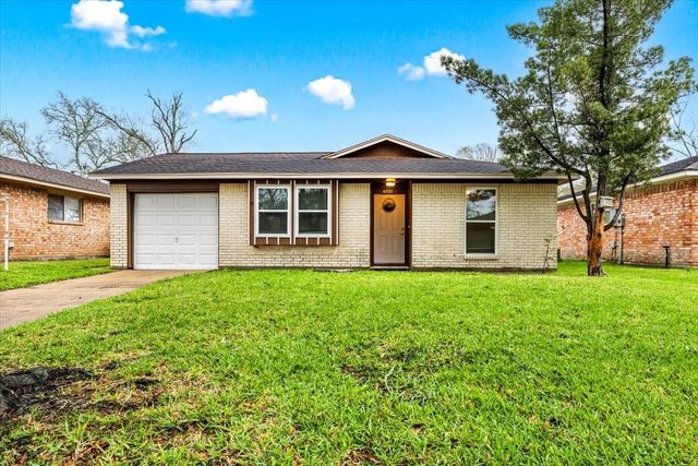 4811 Hannas Reef Drive, Bacliff, TX 77518