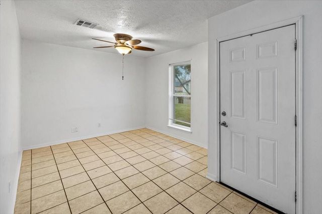 4811 Hannas Reef Drive, Bacliff, TX 77518