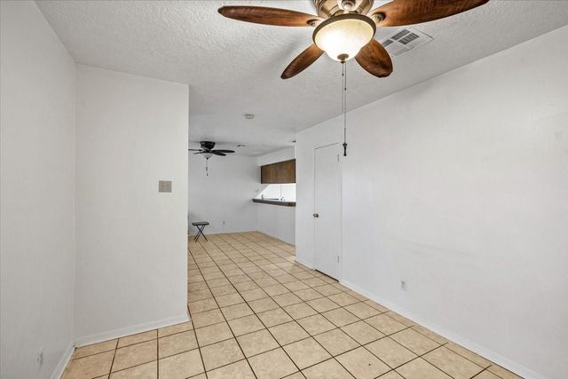 4811 Hannas Reef Drive, Bacliff, TX 77518