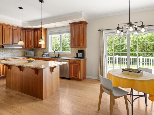 187 Four Sisters Road, South Burlington, VT 05403