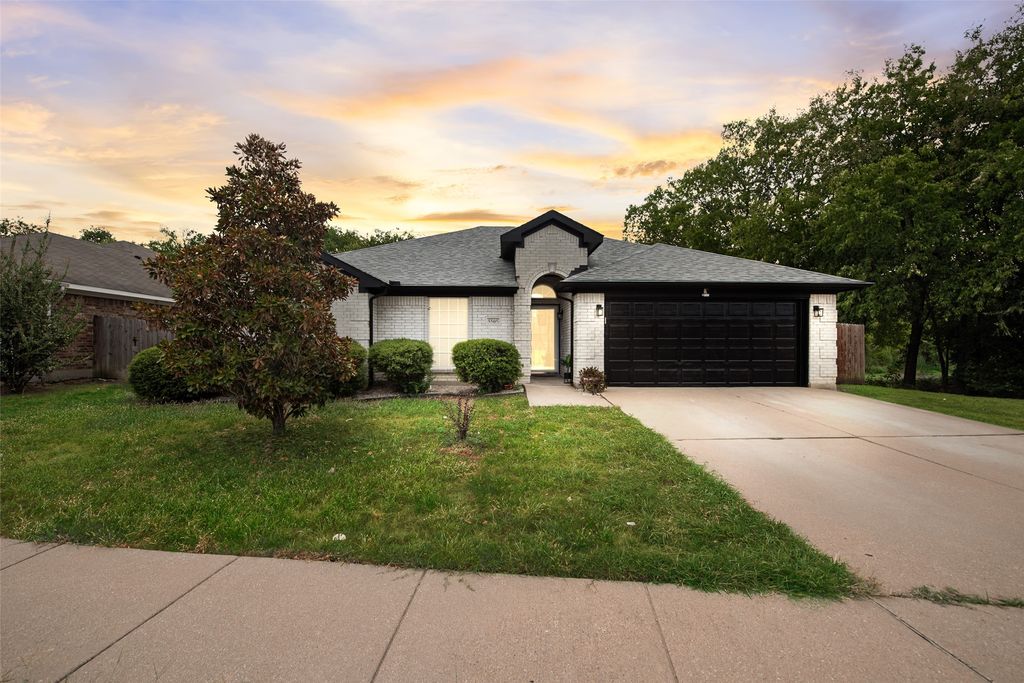 5505 Gessner Court, Arlington, TX 76018 — photo 2
