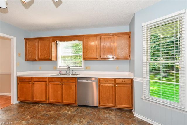 211 Robin Circle, Archdale, NC 27263