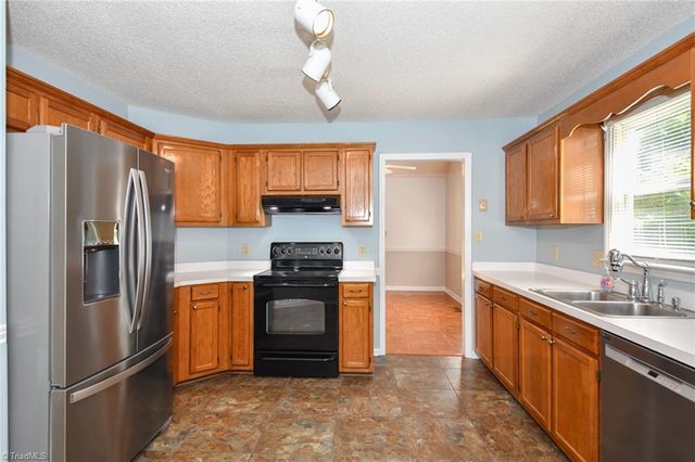 211 Robin Circle, Archdale, NC 27263